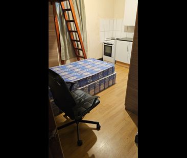 Studio Flat, Barking Road, E13 - Photo 1