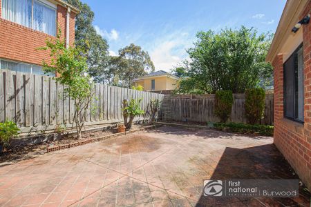 5 Triumph Close, 3150, Glen Waverley Vic - Photo 2