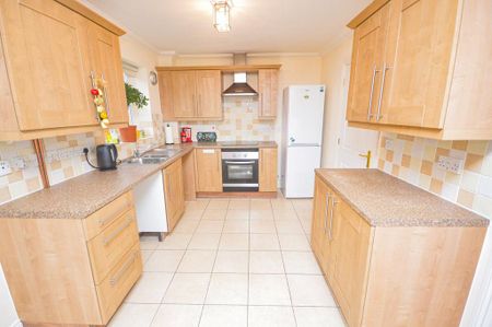 3 bedroom link detached house to rent - Photo 3