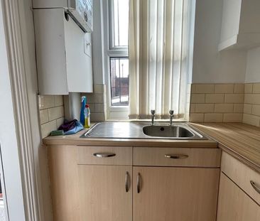 2 Bed Terraced House, Woodview Mount, LS11 - Photo 1