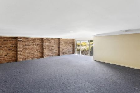 Family Home Offering Space, Comfort & Convenience - Photo 2