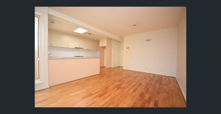 Spacious Living in a Prime Elsternwick Location - Photo 3