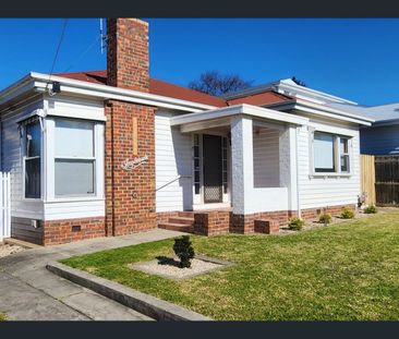 THREE BEDROOM HOME IN FANTASTIC LOCATION - Photo 2