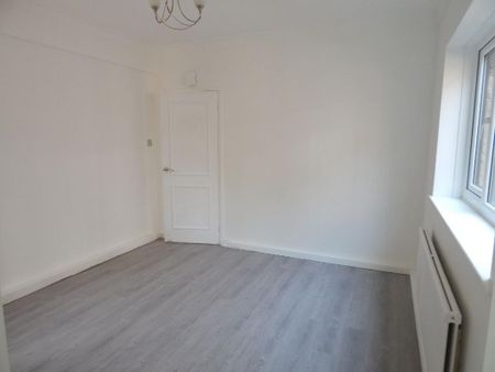 4 bedroom detached house to rent - Photo 5