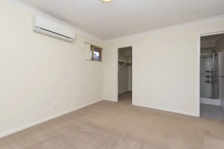 Queens Park - Photo 3