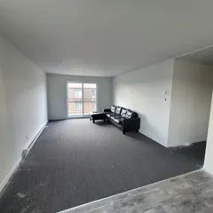 1 room apartment of 61m² in Gatineau - Photo 2