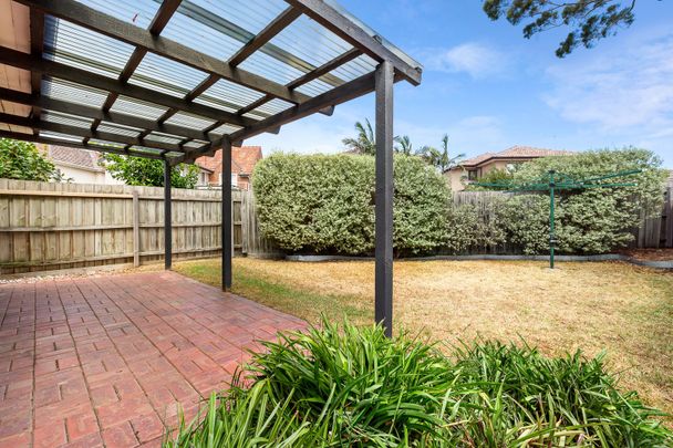 LIGHT FILLED HOME WITH LUSH GARDEN SURROUNDS - Photo 1