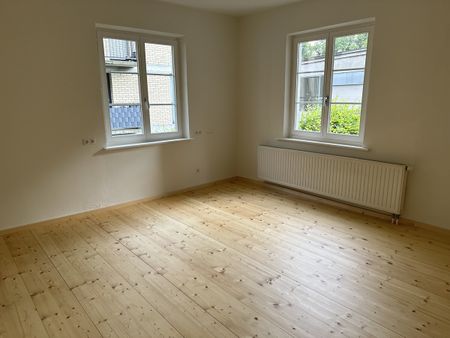 Sehr schöne und helle 3,5-Zimmer-Wohnung in wunderschönem Altbau in Hohenems - Photo 2
