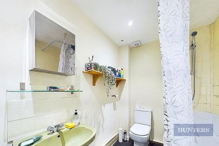 4 bedroom terraced house to rent - Photo 5