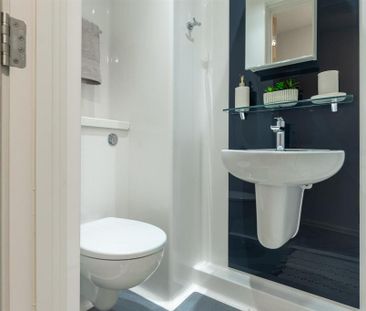 1 bedroom in a flat share to rent - Photo 6