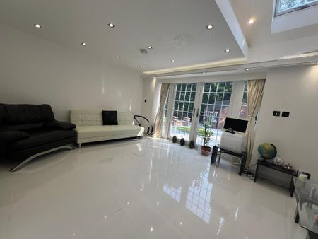 1 bedroom semi-detached house to rent - Photo 2