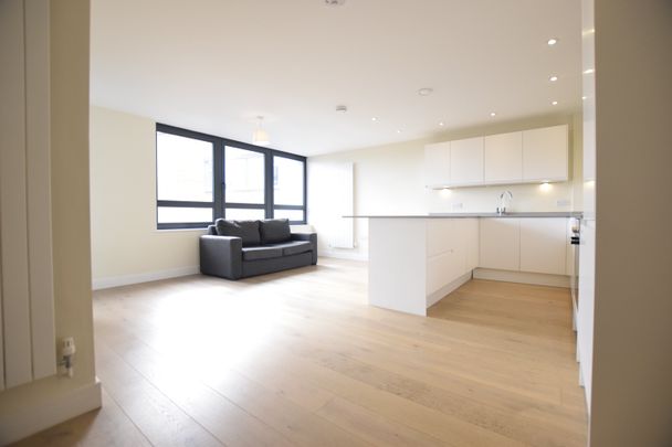 3 bed flat to rent in Vandale House, BH1 - Photo 1