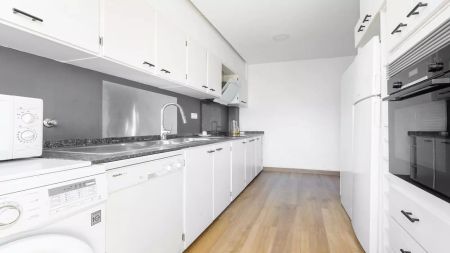 Room in a shared 7-bedroom apartment for rent in Russafa - Foto 4