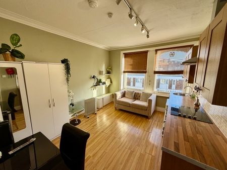 1 Bed Flat, Matheson Road, W14 - Photo 3