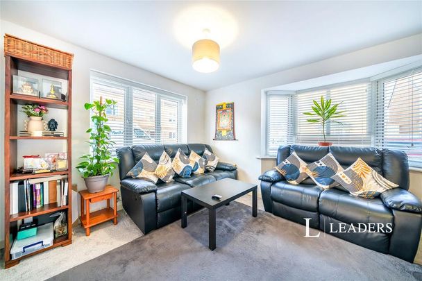 4 bedroom detached house to rent - Photo 1