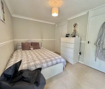 May Tree Close, Winchester - Photo 3