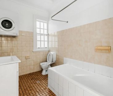 Character Filled Apartment - Photo 2