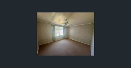 SPACIOUS FAMILY HOME - Photo 4