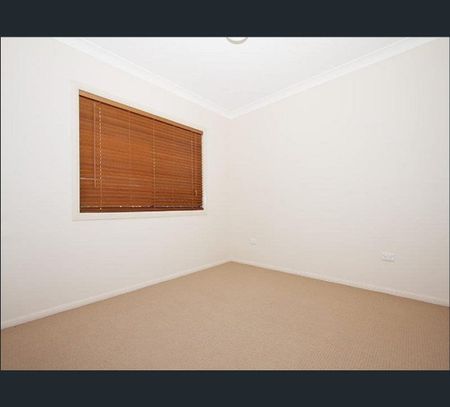 2/349 West Street, Harristown, Qld 4350 - Photo 5