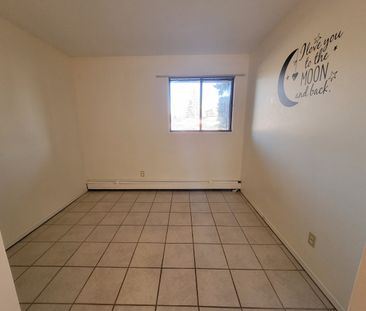 2 Beds & 1.5 Baths Apartment Style Property In Lakeview Area - Photo 1