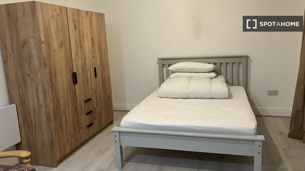 Studio for rent in Castleriada Grove, Dublin - Photo 1