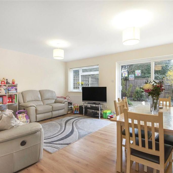 3 bedroom terraced house to rent - Photo 1