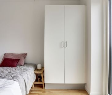 Lys bolig med to værelser, egen altan og indbyggede skabe. Perfekt ... - Photo 1