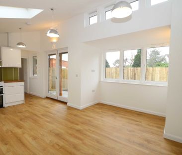 Woodview Road, Pangbourne. Quiet location, heart of the village. - Photo 2