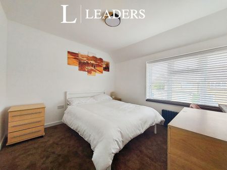 4 bedroom house to rent Hedingham Road, RM8 - Photo 5