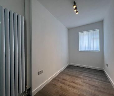 5 bedroom end of terrace house to rent - Photo 3
