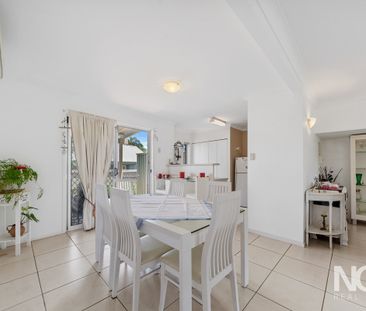 🏡 Neat & Spacious Townhouse in Convenient Loganlea Location - Photo 3