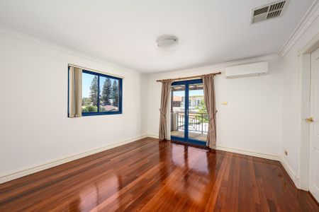 Stylish Entertainer's Duplex in a Lifestyle Location - Photo 2