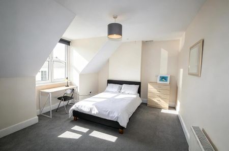 6 bedroom terraced house to rent - Photo 4