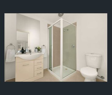 Stylish Brunswick West Gem - Location, Lifestyle, and Comfort! - Photo 4