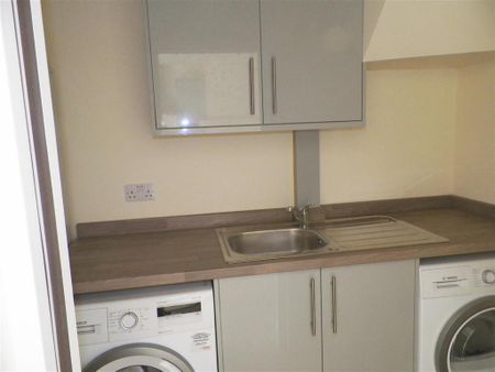 2 bedroom end of terrace house to rent - Photo 4