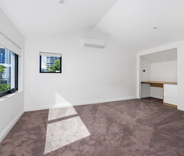 12 Neptune Court, Surfers Paradise QLD 4217 - House For Rent | Domain - Photo 5