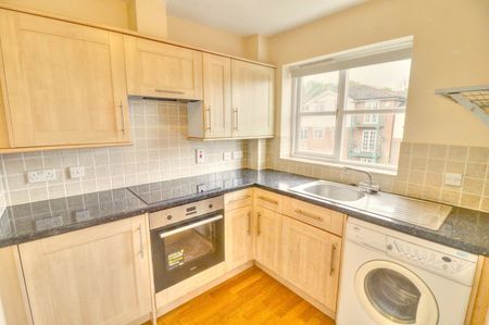 2 bedroom flat to rent - Photo 4