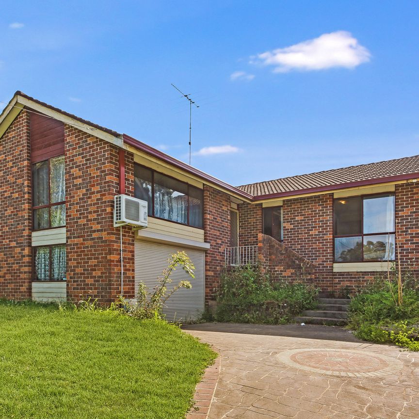 8 Dubbo Street, Quakers Hill NSW 2763 - House For Rent | Domain - Photo 1