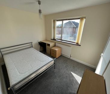 5 Bed Student Accommodation - Photo 5