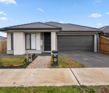 Spacious Family Living in a Convenient Location - Photo 4