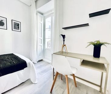 Calle del Divino Pastor, Madrid, Community of Madrid 28004 - Photo 1