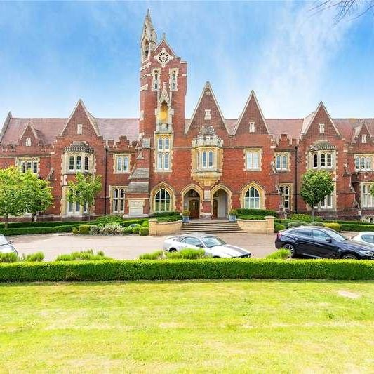 The Clock Tower, The Galleries, Brenwtood, Essex, CM14 - Photo 1