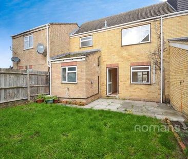 Rochfords Gardens, Slough, Berkshire, SL2 - Photo 4