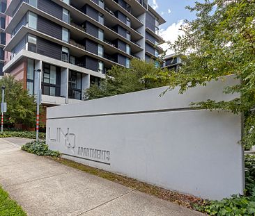 Contemporary 2 bedroom apartment with expansive outdoor living - Photo 2