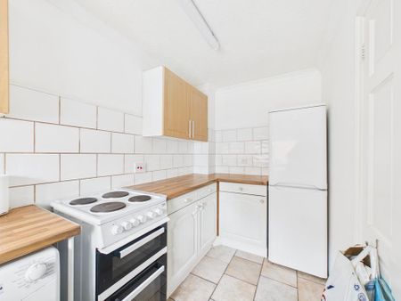 2 bedroom end of terrace house to rent - Photo 4