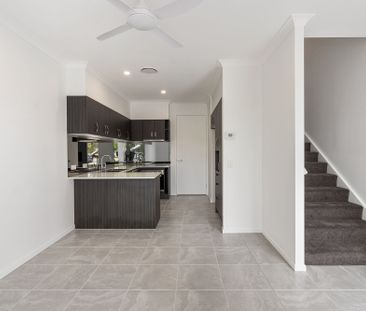 Modern Two Bedroom Townhouse! - Photo 2