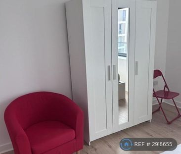 3 bedroom flat to rent - Photo 2