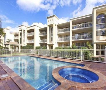 Two Bedroom Coastal Apartment! - Photo 1