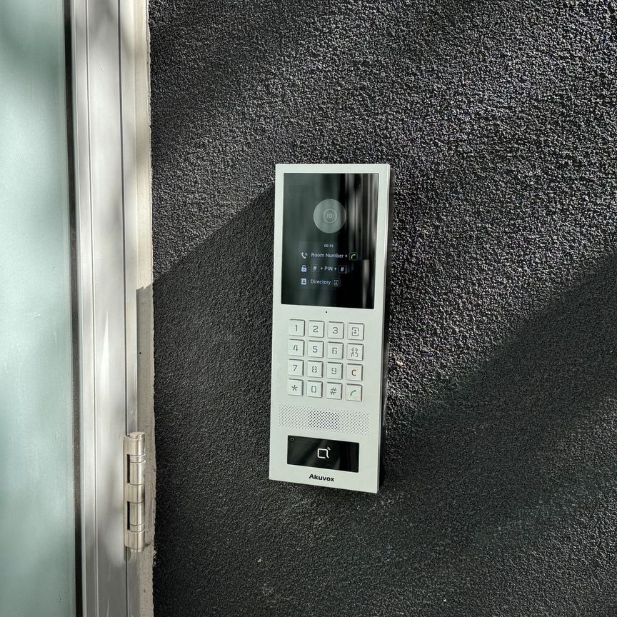 For Lease - 1184 Queen Street Unit# 1, Toronto, Ontario - Photo 1