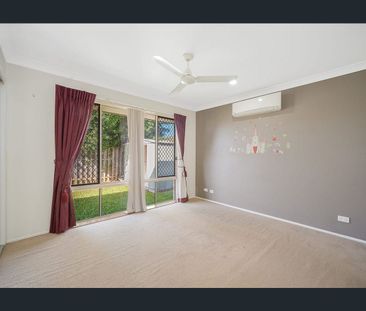 Spacious Family Living in Kallangur - Photo 2